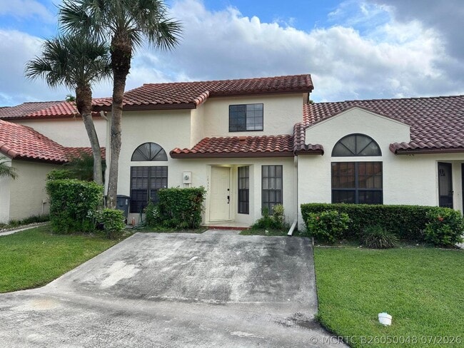 Building Photo - 10300 Hidden Springs Ct
