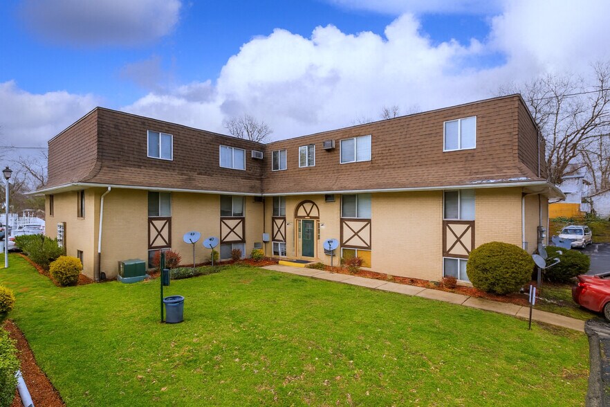 Primary Photo - Legends Pointe