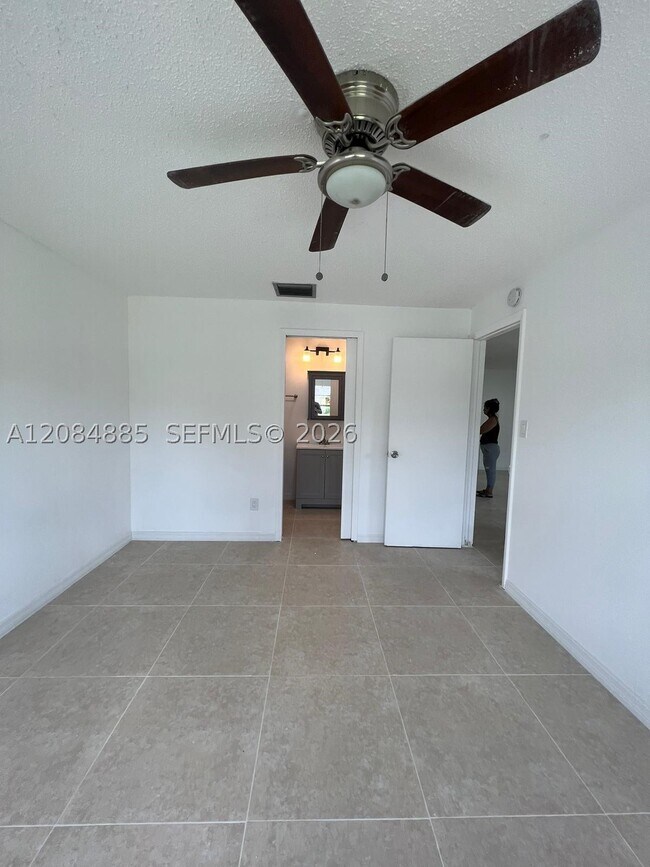 Building Photo - 3104 Tropic Blvd