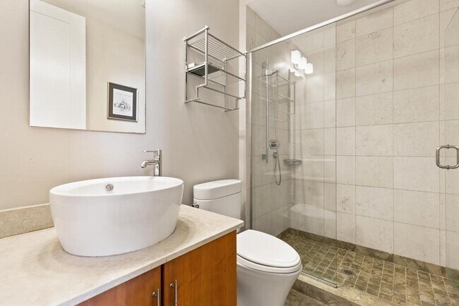 Building Photo - 125 B St