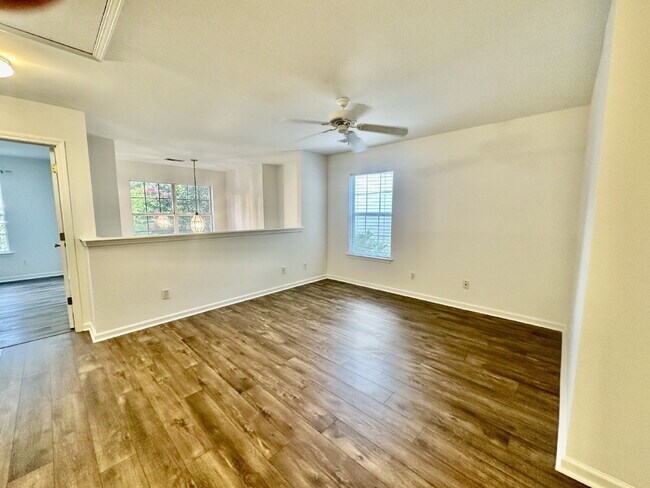 Building Photo - Four Bedroom, End Unit Townhome in the Farm!