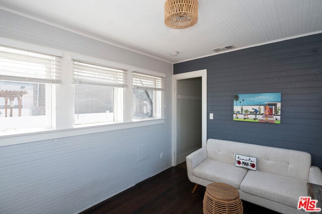 Building Photo - 5742 6th Ave