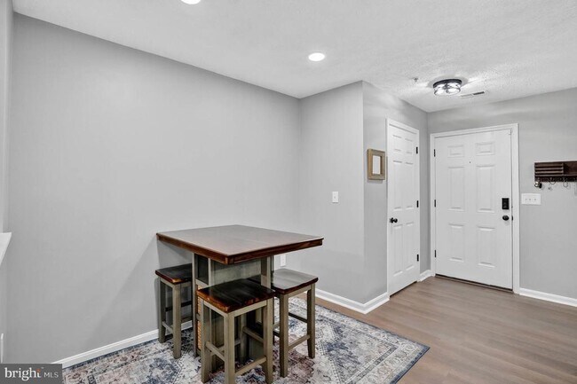 Building Photo - 8031 Brookstone Ct
