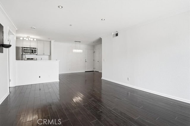 Building Photo - 7320 Hawthorn Ave