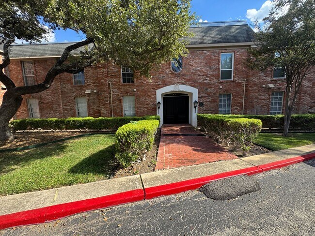Building Photo - GREAT SPACIOUS CONDO | GATED | MEDICAL CEN...