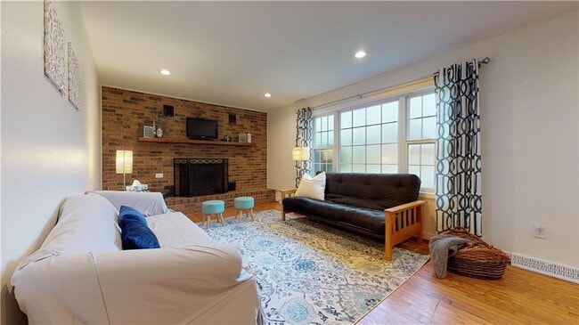 Building Photo - 3 bed, 2 bath home in Clemson