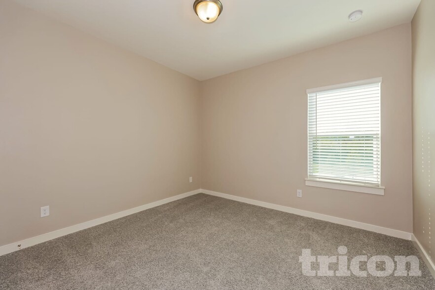 Building Photo - 3023 Whitetail Ln