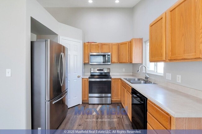Building Photo - Harvest Hills 3 BED 2 BA 2 CAR HOME - RECE...