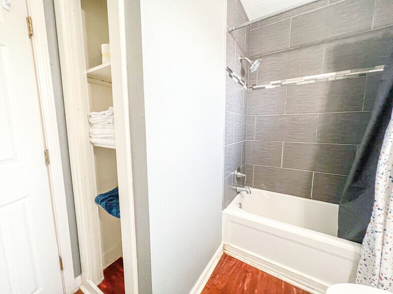 Building Photo - 1804 Morgan Ave