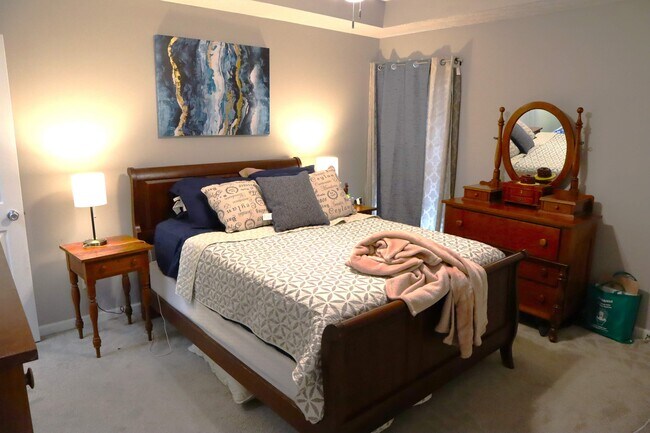 Building Photo - 1023 Rueland Dr