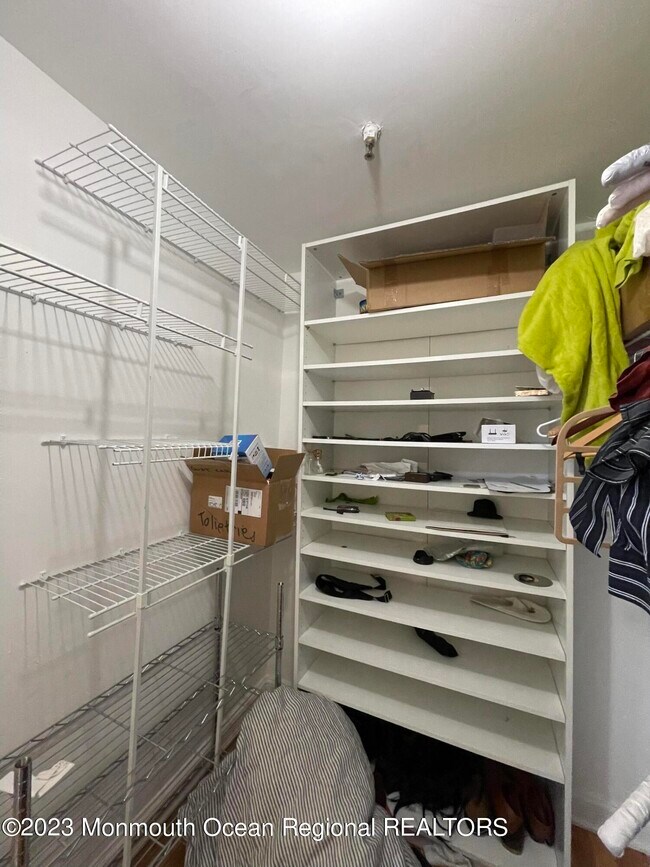 Building Photo - 616 Mattison Ave