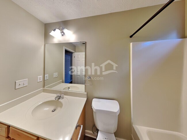 Building Photo - 102 Fairgrove Cir