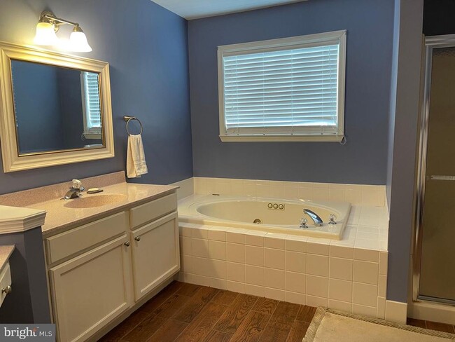 Building Photo - 821 Hinchley Run