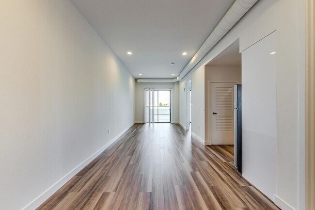 Building Photo - 950 Lofts