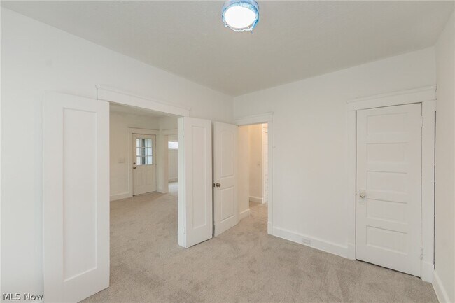 Building Photo - 1519 Ridgewood Ave