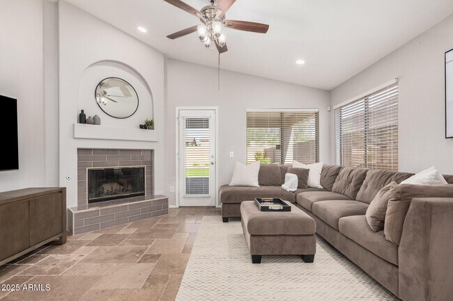 Building Photo - 4632 E Mossman Rd