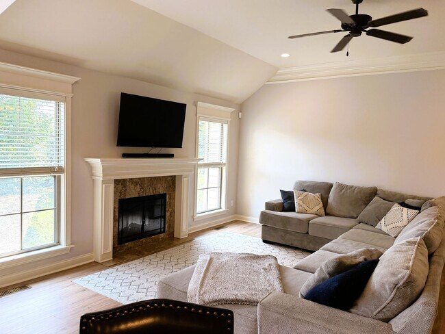 Building Photo - 8123 Autumn Dr