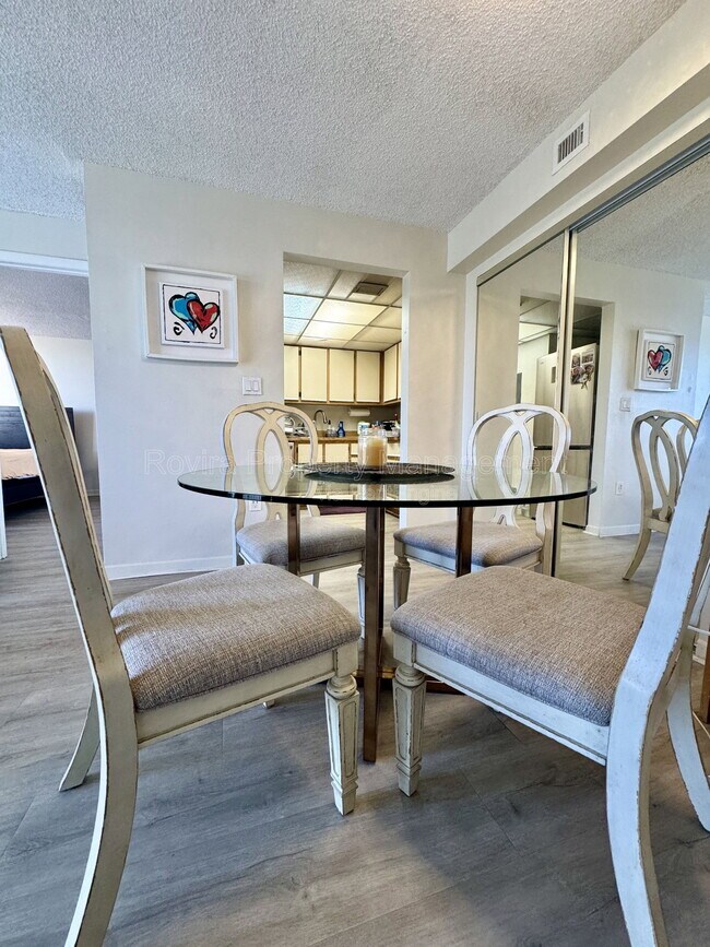 Building Photo - 1740 NW N River Dr