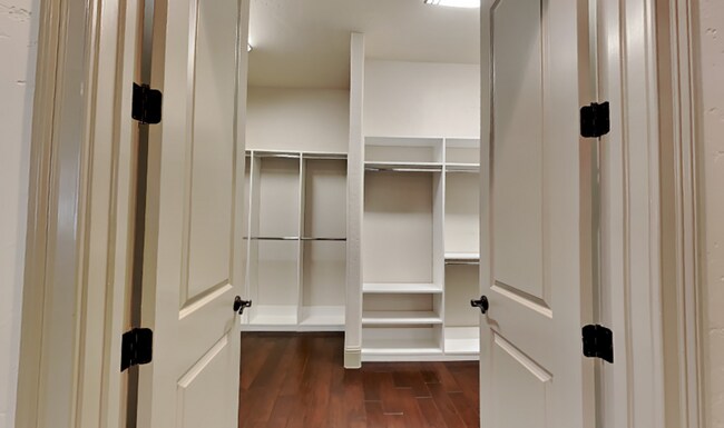 Building Photo - 1240 Poinsettia Ave