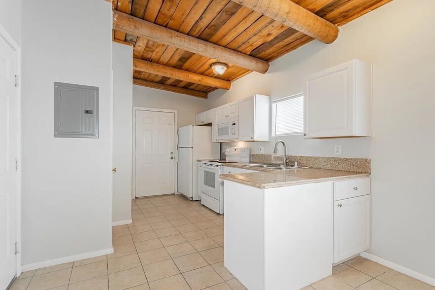 Building Photo - 1960 E Ambush St