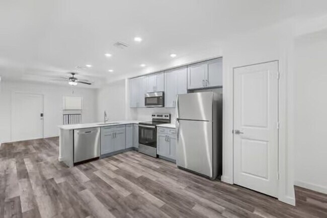 Building Photo - 3182 Oleander Ave