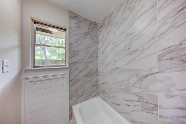 Building Photo - 8826 Robindell Dr