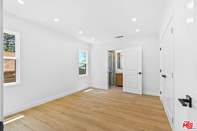 Building Photo - 1722 Bel Aire Dr