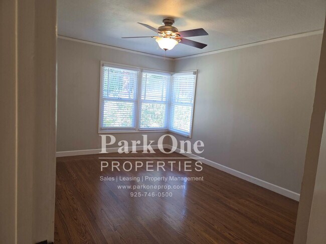 Building Photo - 137 Lombardy Ln