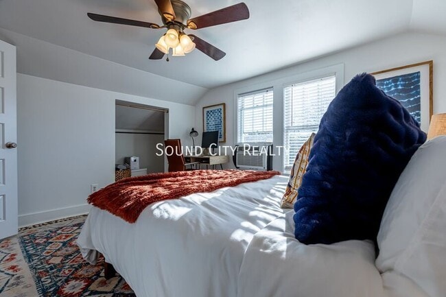 Building Photo - 310 S 7th St