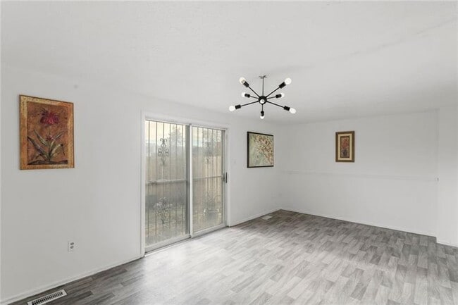 Building Photo - 310 Enright Ct