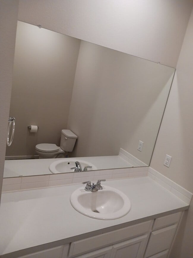 Building Photo - Beautiful 2-Bedroom Home located in Redmon...