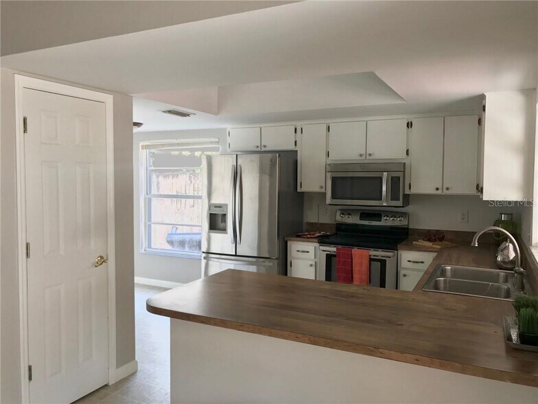 Building Photo - 4637 Cabbage Palm Dr