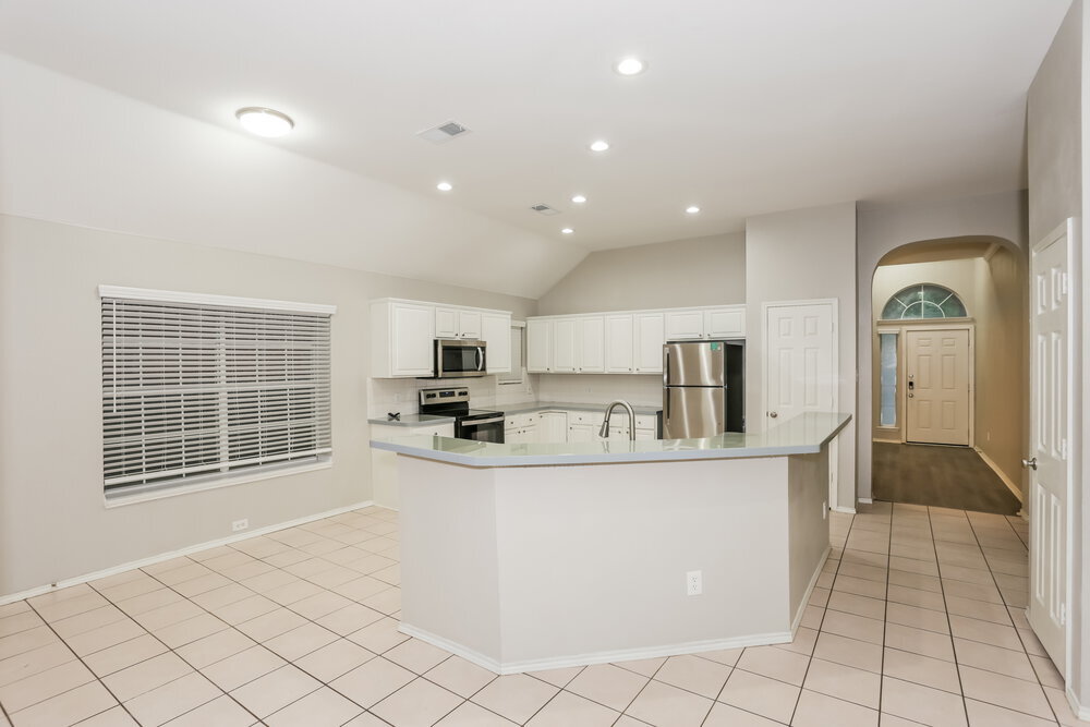 Building Photo - 4617 Seneca Dr