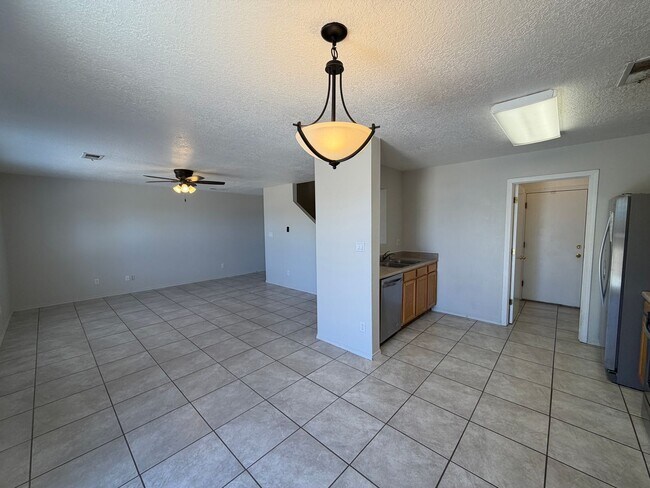 Building Photo - 3 Bedroom Home Near Unser Blvd NW & Ladera Dr NW!
