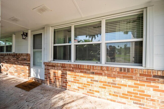 Building Photo - 2100 S Daytona Ave