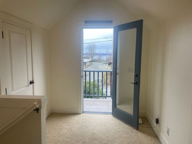 Building Photo - Desirable Langley Home Minutes From Downtowm!