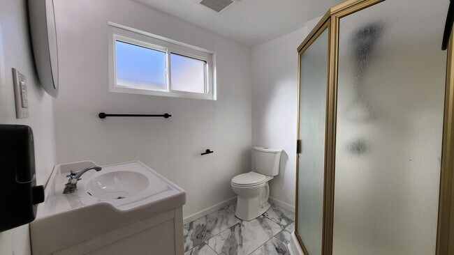 Building Photo - 3958 Lees Ave