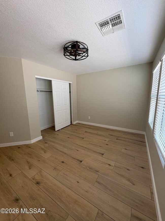 Building Photo - 10552 S Sunshower Way