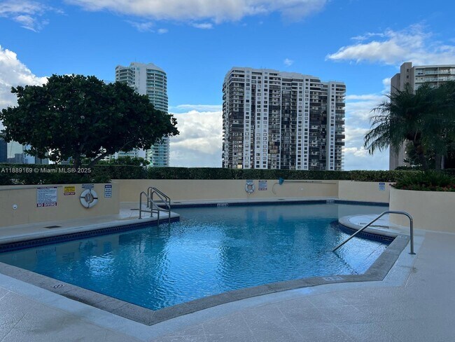 Building Photo - 2475 Brickell Ave