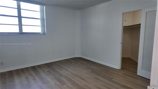 Building Photo - 3901 S Ocean Dr