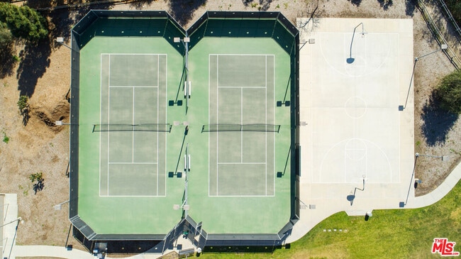 Building Photo - 4566 Via Del Rancho