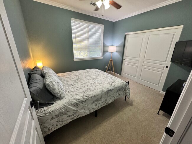 Building Photo - 8035 Lee Dr