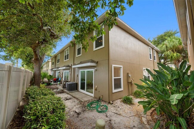 Building Photo - 2537 Harn Blvd