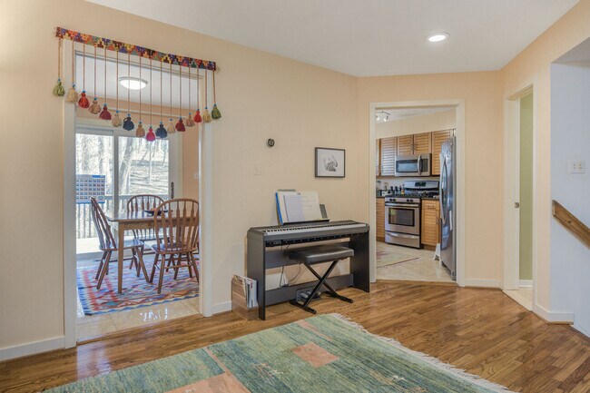 Building Photo - 10905 Whiterim Dr