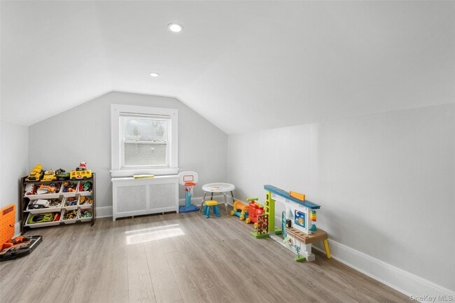 Building Photo - 70 Breckenridge Ave