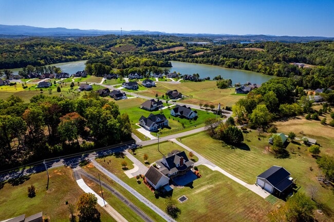 Building Photo - Greenback 37742 - 4 bedroom, 4.5 bath home - Contact Jeremy Logan (865) 307-2273