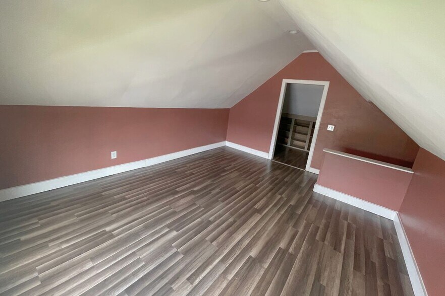 Renovated 3rd Floor - 1449 E Long St