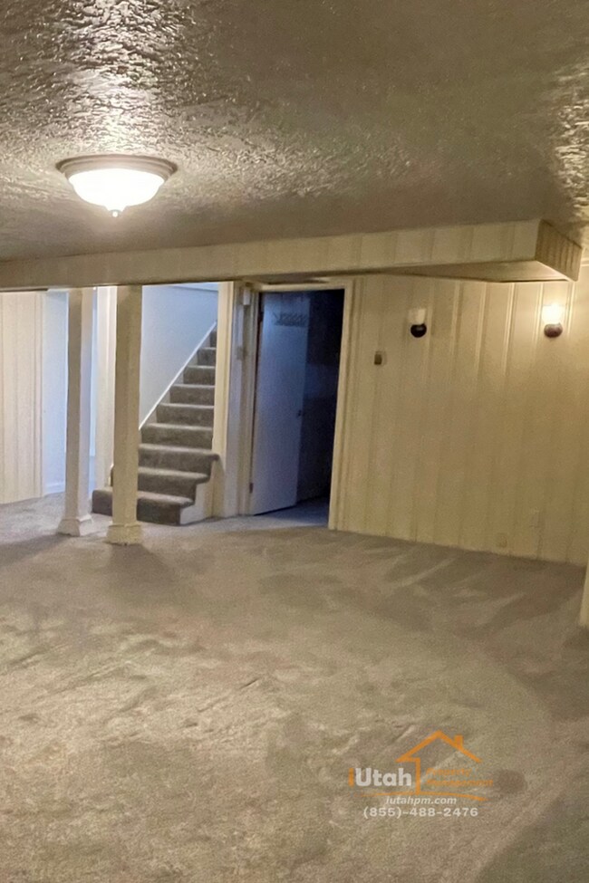 Building Photo - 4 bdrm 2 bth Home