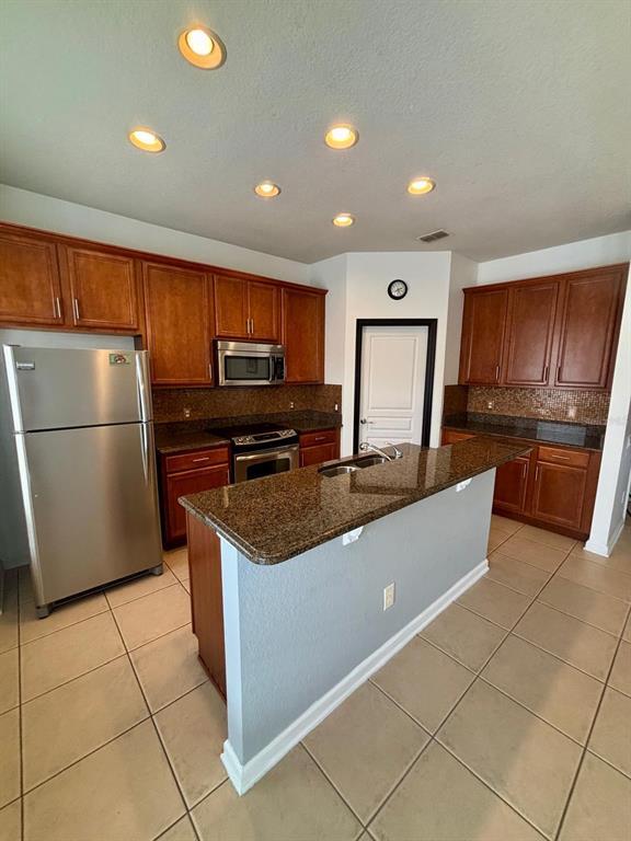 Building Photo - 7716 Fordson Ln