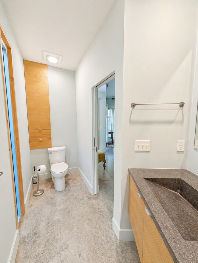 Building Photo - Fabulous "Microhome" in Kenilworth Area!